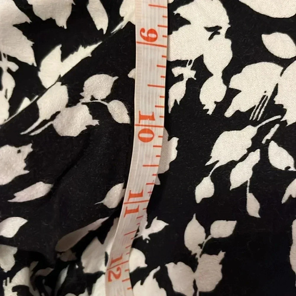 Floral Bermudas - Picture 7 of 9